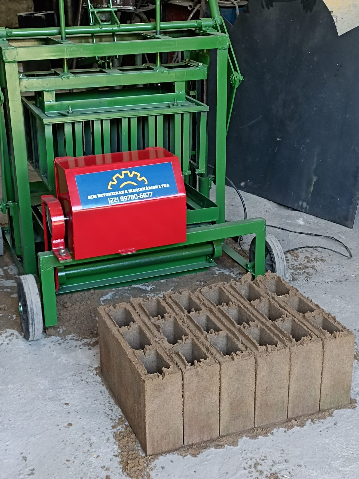 Miniatura 2 para Máquina de Bloco Poedeira